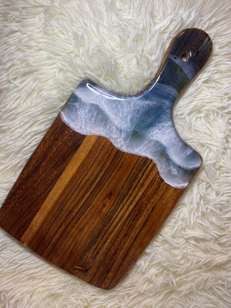 Squared Dark wood with handle Cutting board